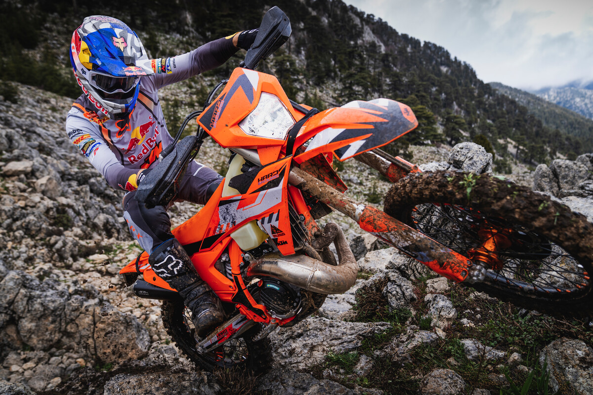 KTM 300 EXC Hardenduro 2024: Feita por medida para o enduro extremo