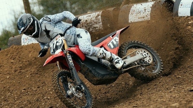 Vídeo Supercross França: Moto elétrica Stark estreia-se no SX Tour