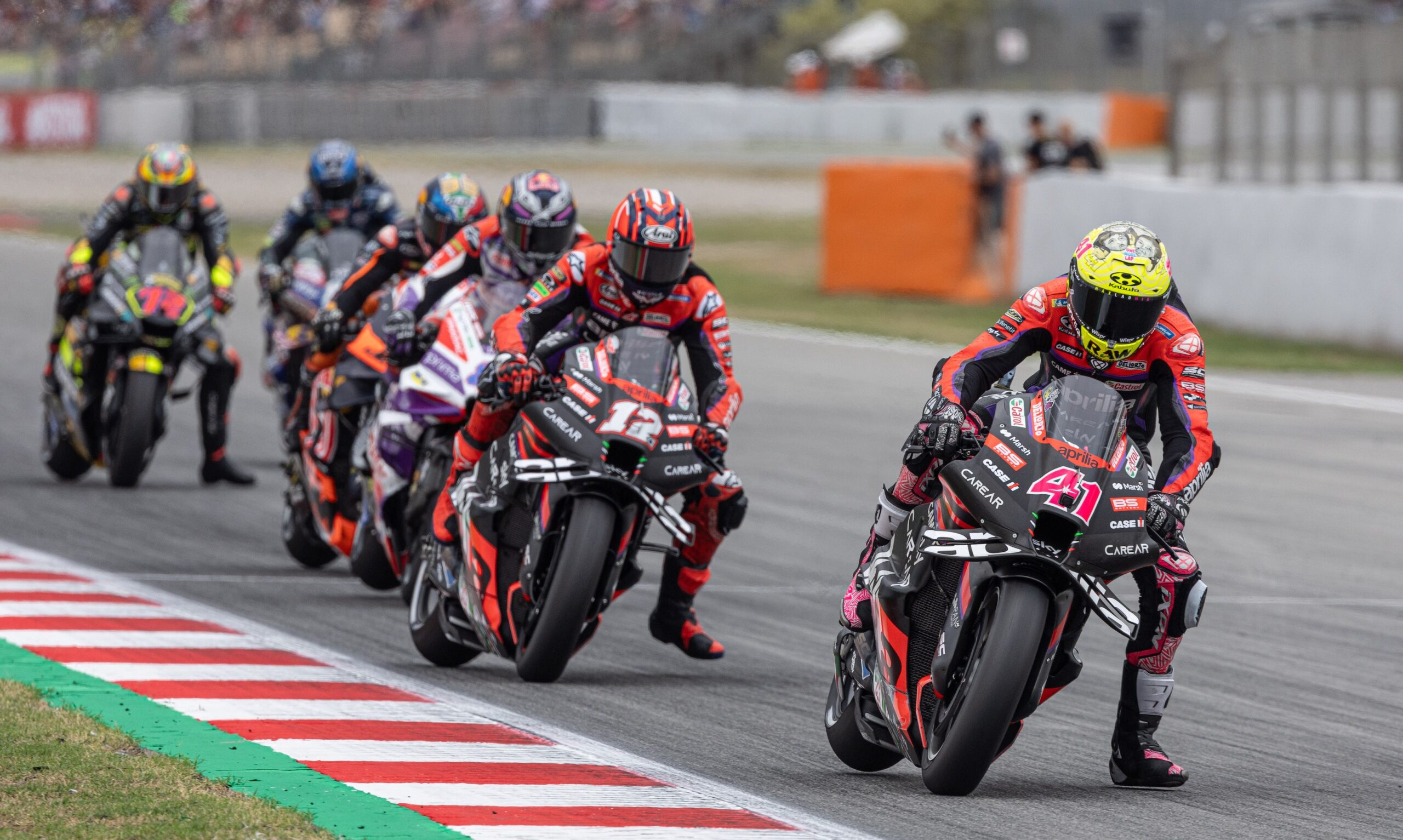 MotoGP, Catalunha, Corrida: Dobradinha Aprilia em Montmeló, Oliveira 5º
