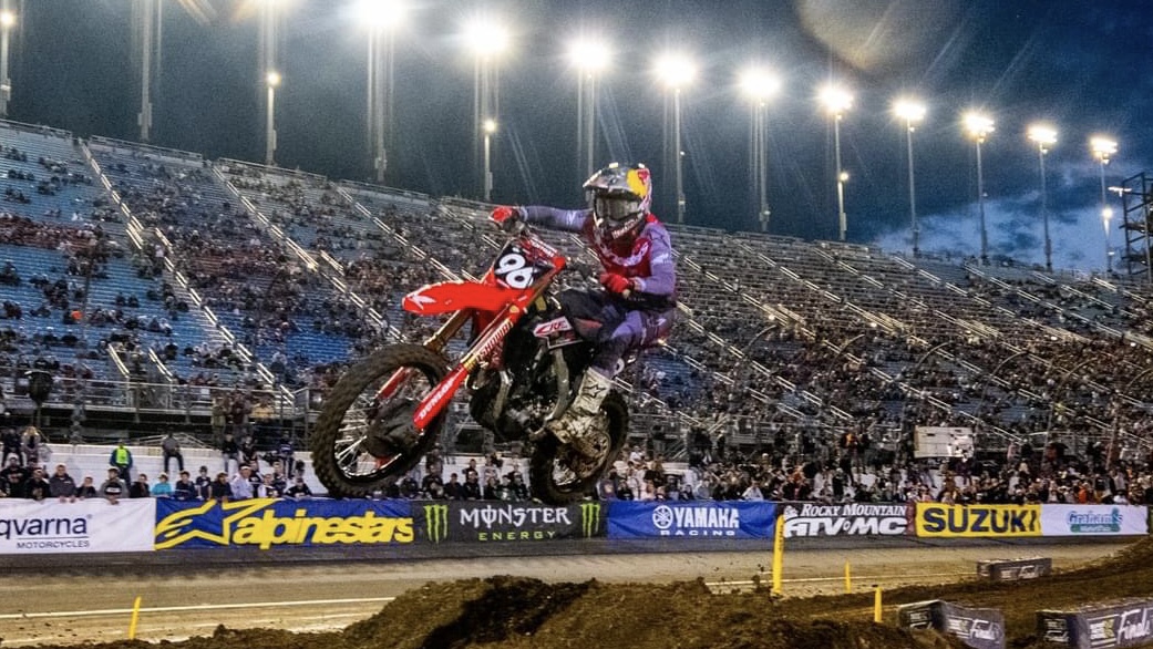 Vídeo SuperMotocross 250, Chicago: “Dobradinha” de Hunter Lawrence