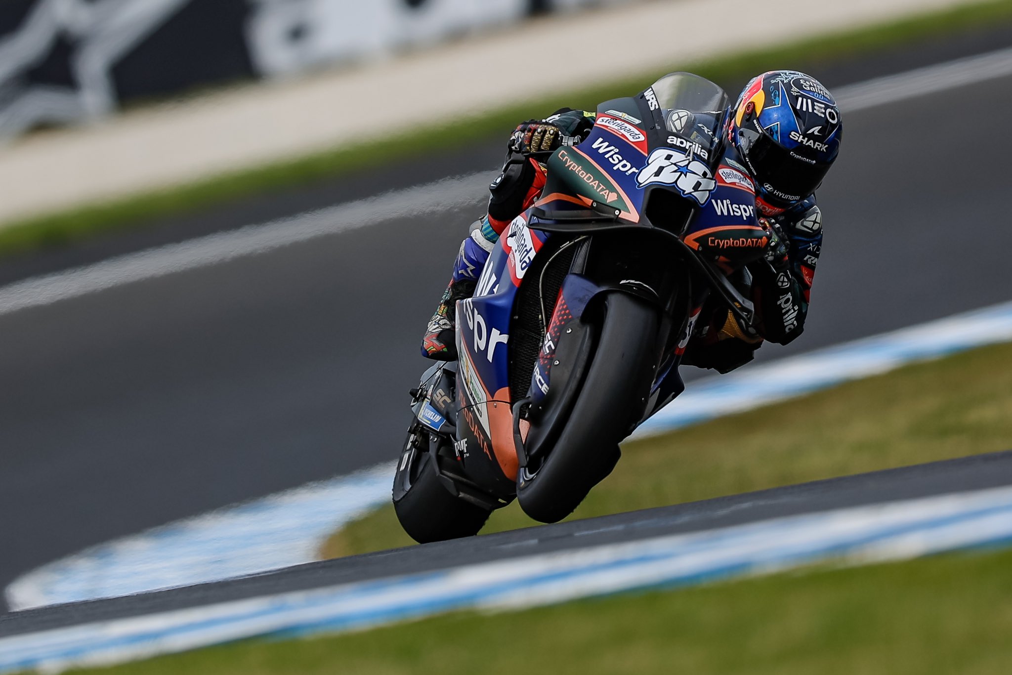 MotoGP, Oliveira salva alguns pontos após má qualificação em mais um dia complicado