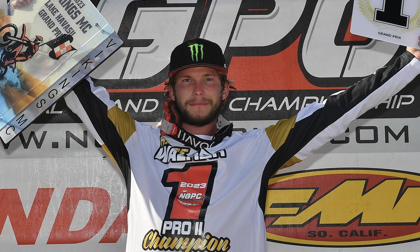 TT: Kade Walker internado em estado grave