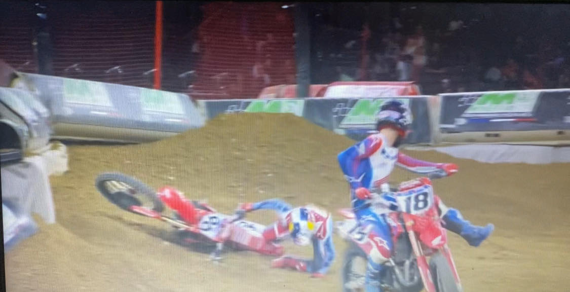 Vídeo Supercross: Os incidentes entre Jett Lawrence em Paris