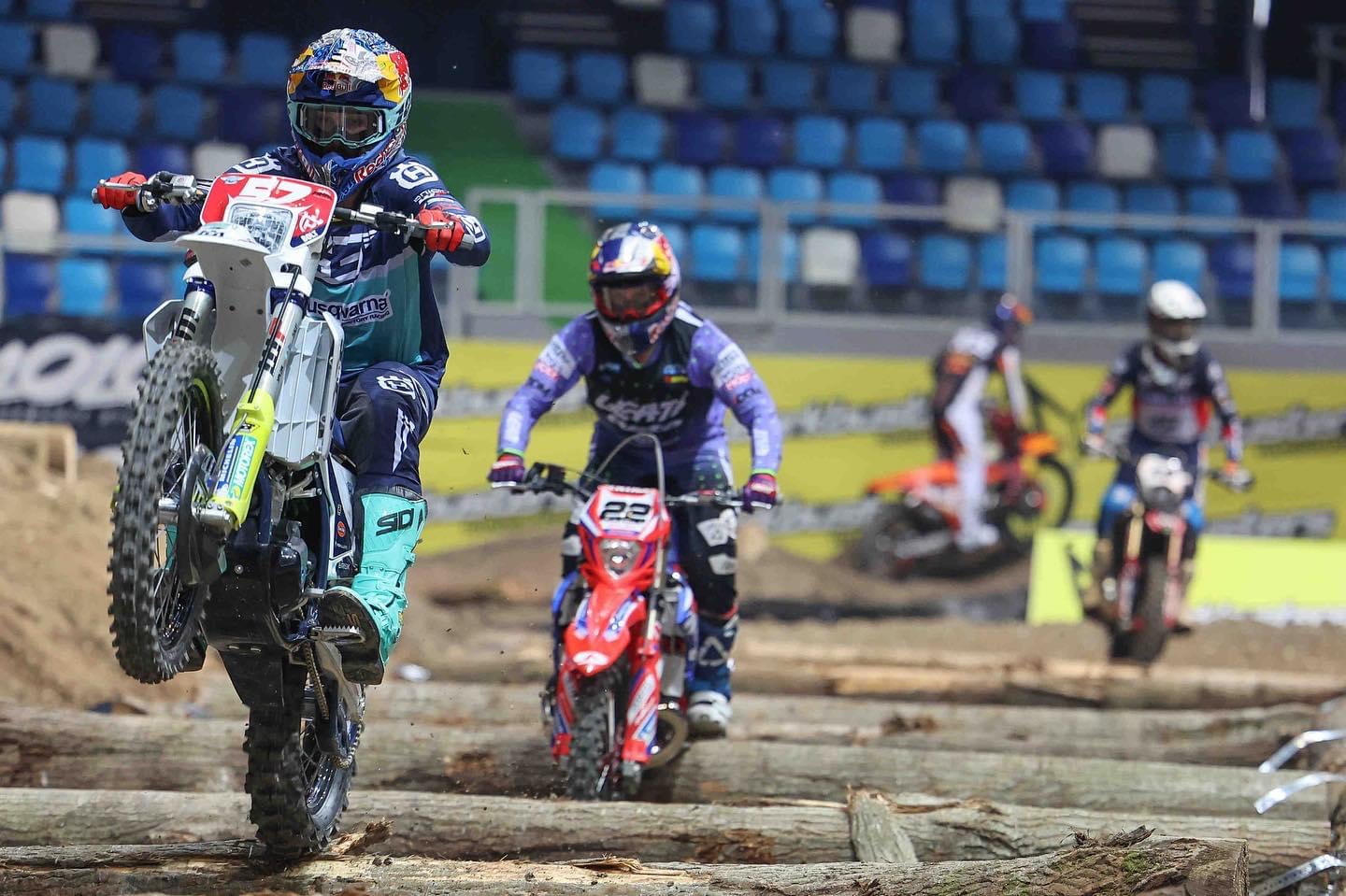 Mundial SuperEnduro, França: Bolt triunfa, Vieira 8.º na abertura da época