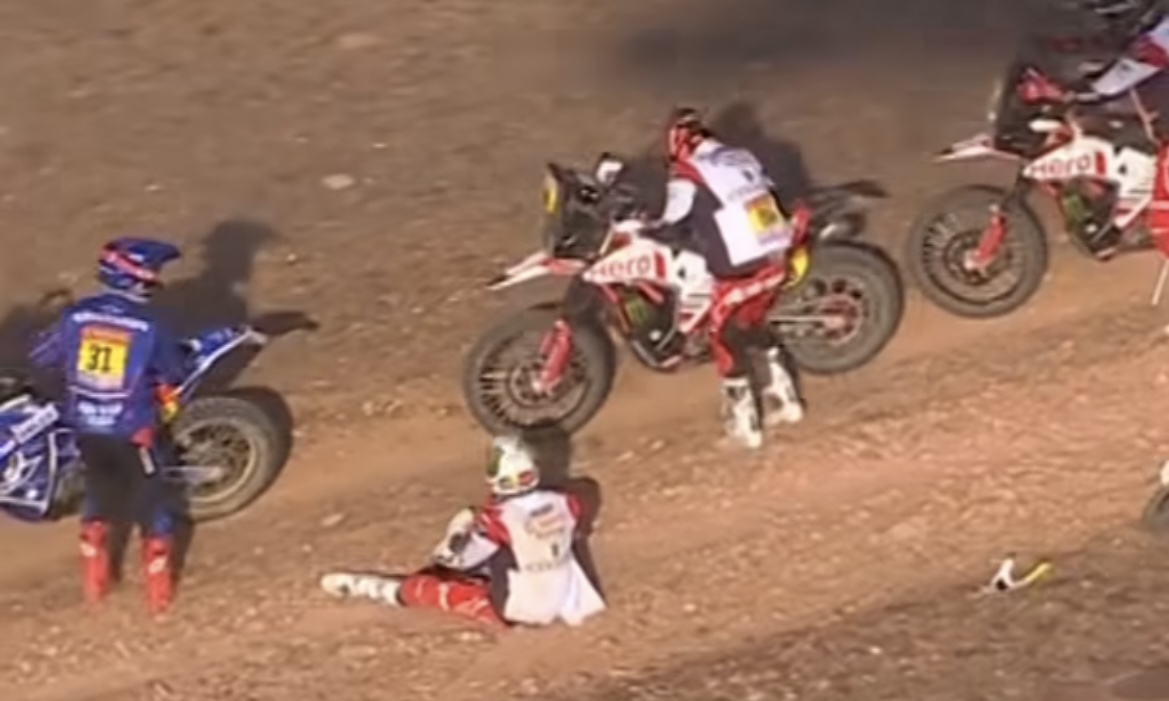 Vídeo Dakar, Etapa 1: O momento em que Rodrigues foi socorrido por Bühler e Barreda