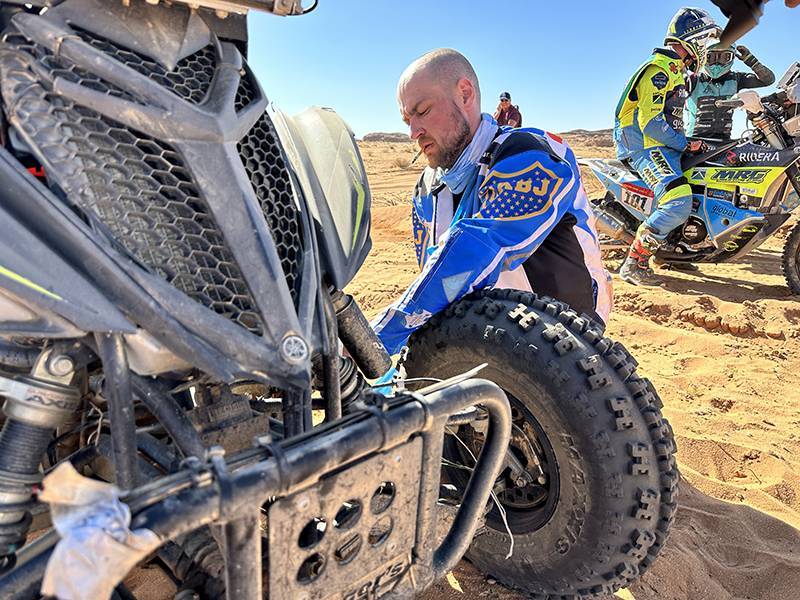 Dakar, Etapa 10, Manuel Andujar:  “Parti a peseira no km 300 mas ganhei e estou feliz”