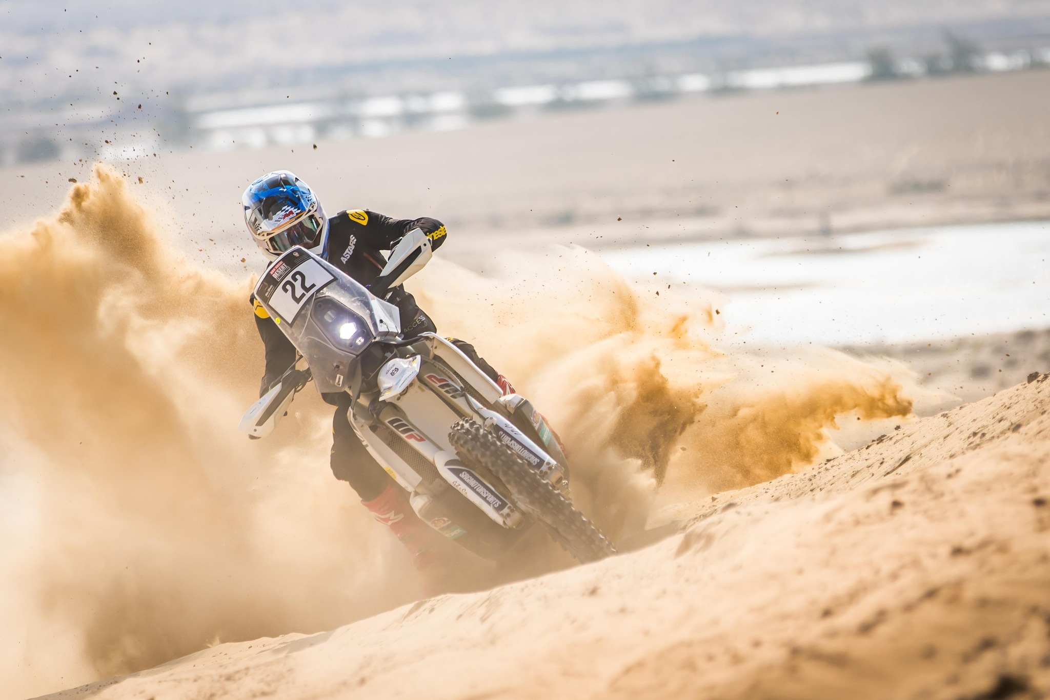 Abu Dhabi Desert Challenge, Etapa 1: Docherty aproveita problemas de Branch
