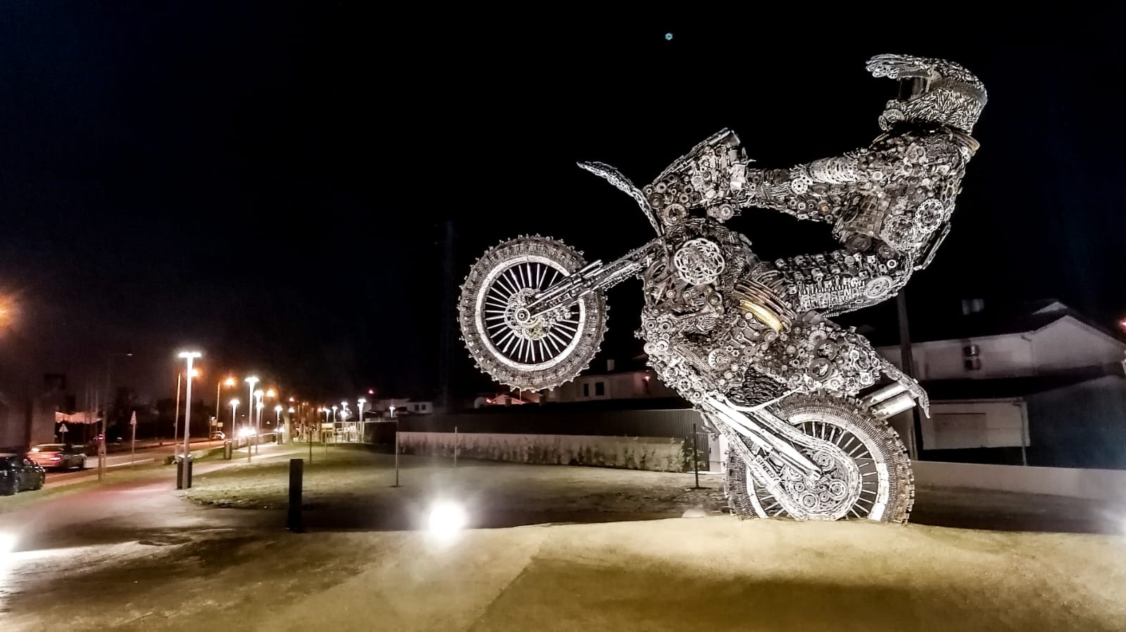 Vídeo: A cerimónia de inauguração da escultura de Paulo Gonçalves