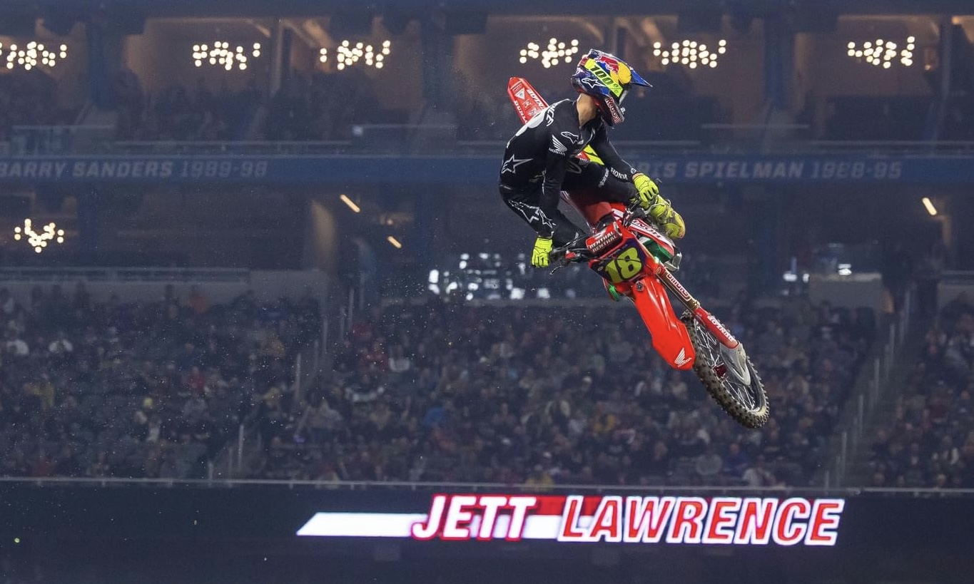 Vídeo AMA Supercross, Detroit: Jett Lawrence regressa às vitórias