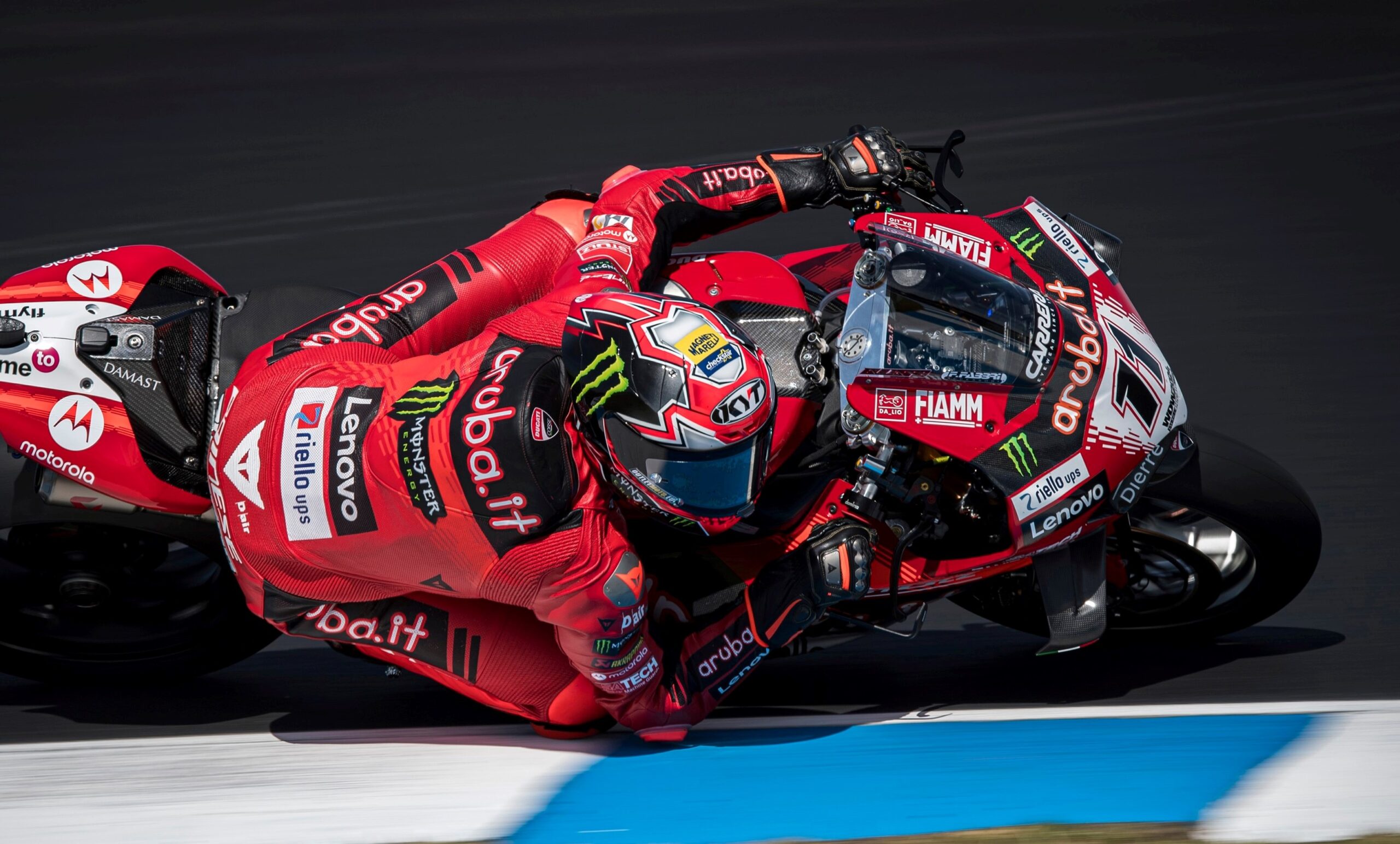 WSBK, Austrália, Corrida 1: Vitória de sonho do estreante Bulega