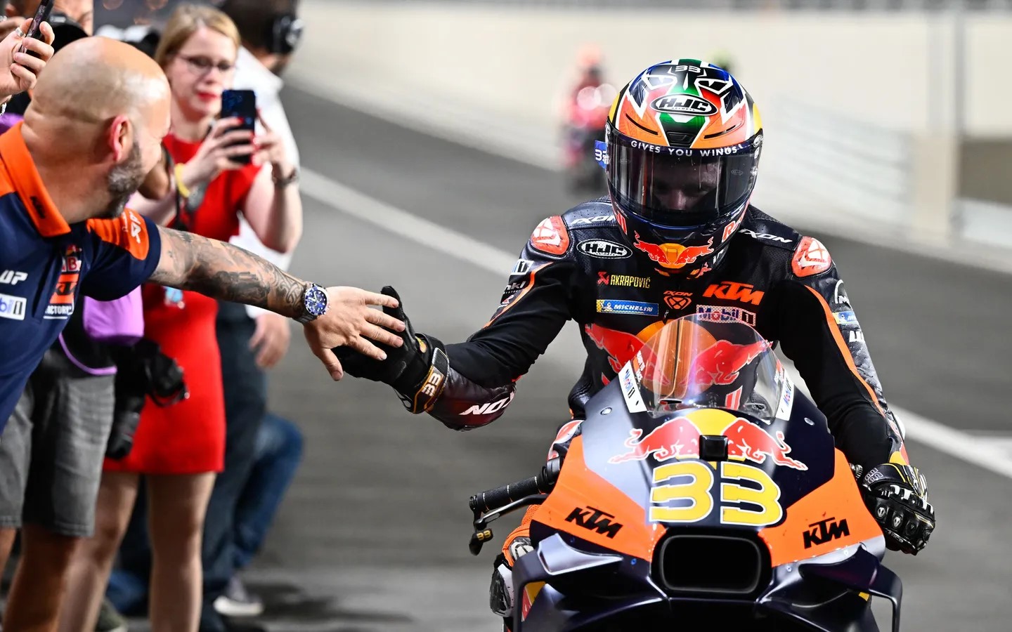 MotoGP, Brad Binder (2.º): “Muito mais feliz com o segundo lugar de hoje”