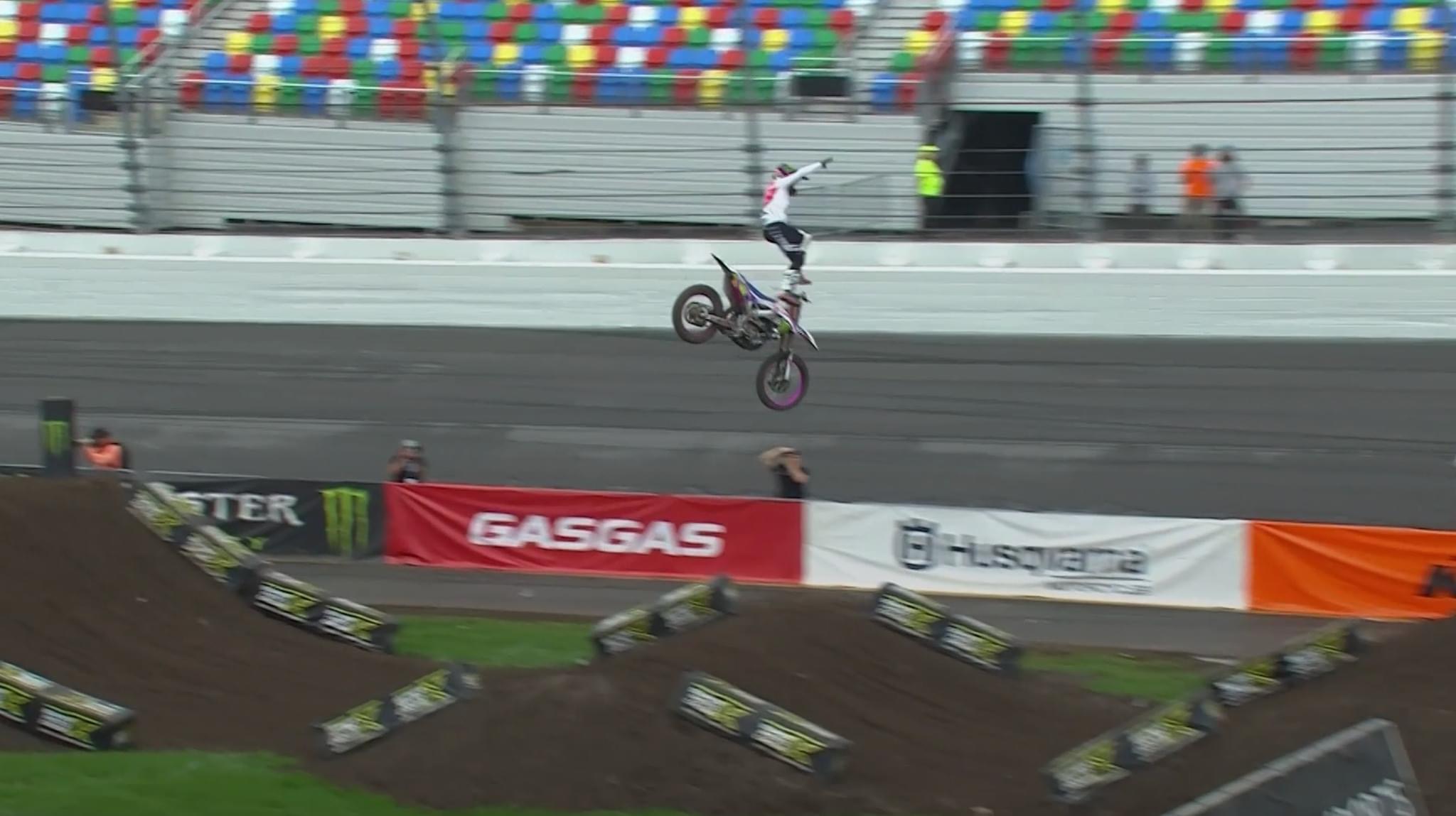 Vídeo AMA Supercross 250, Daytona: A aparatosa queda de Haiden Deegan nos treinos