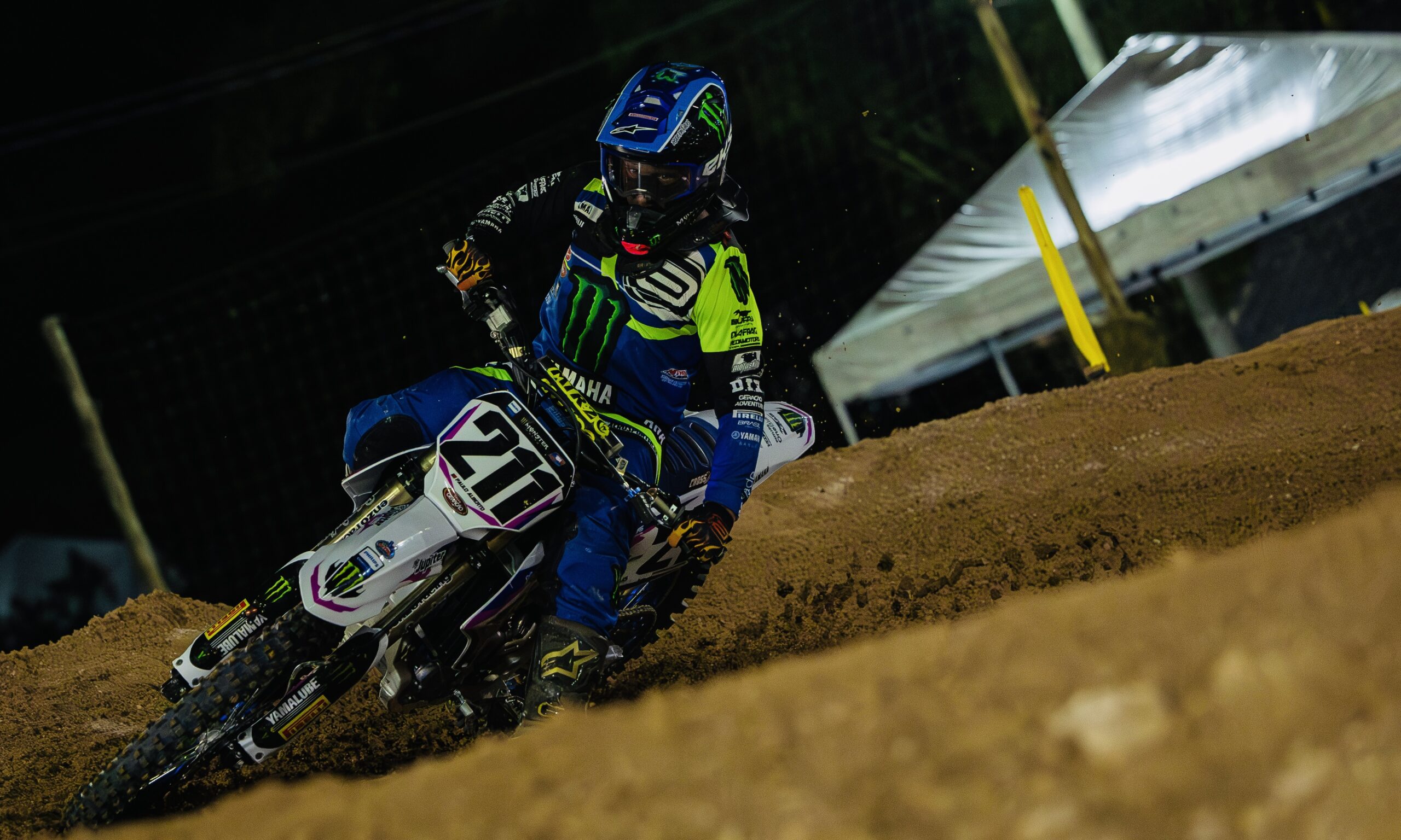 Supercross Brasil, Biguaçu, 2.ª noite: Alberto resiste a Santos, Basaúla no pódio