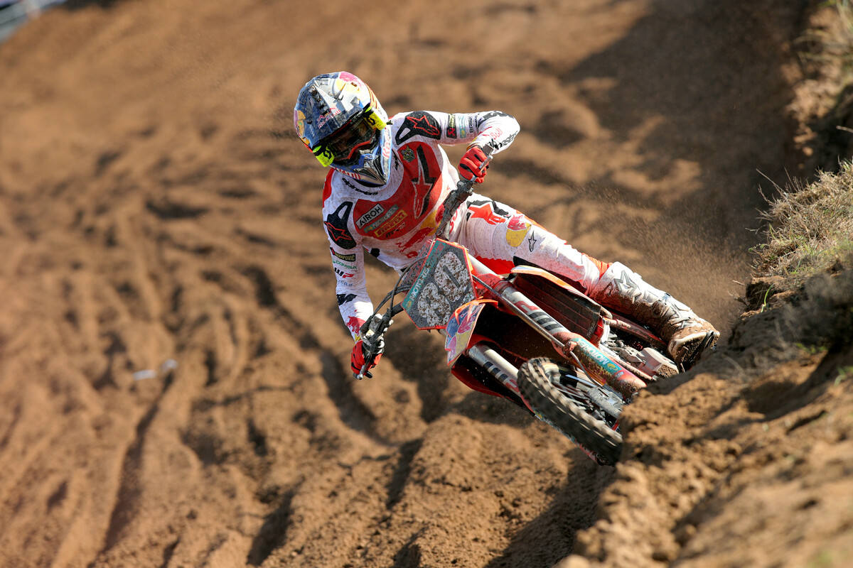 MX2, Sardenha: Andrea Adamo desclassificado na segunda manga