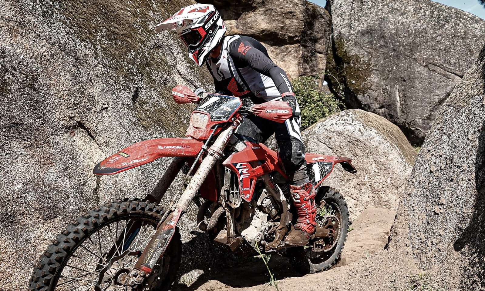 EnduroGP, Valpaços, 2.º dia: Steve Holcombe bate Andrea Verona por 1 segundo!