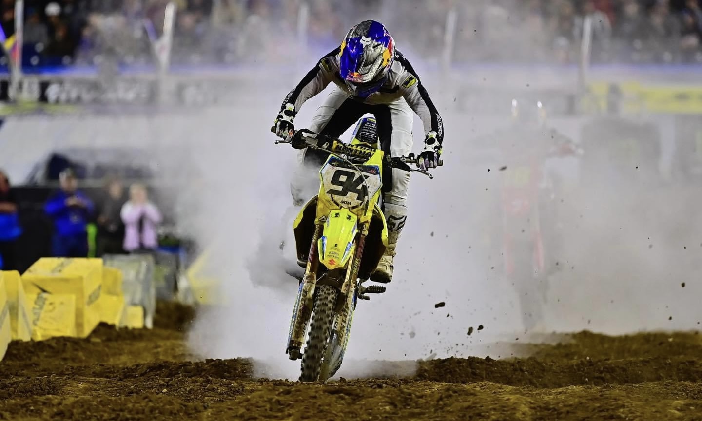 Vídeo AMA Supercross, Nashville: A violenta queda de Ken Roczen
