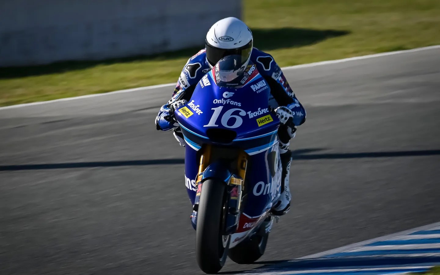Moto2, Espanha, T1: Joe Roberts avança para a Q2 no topo