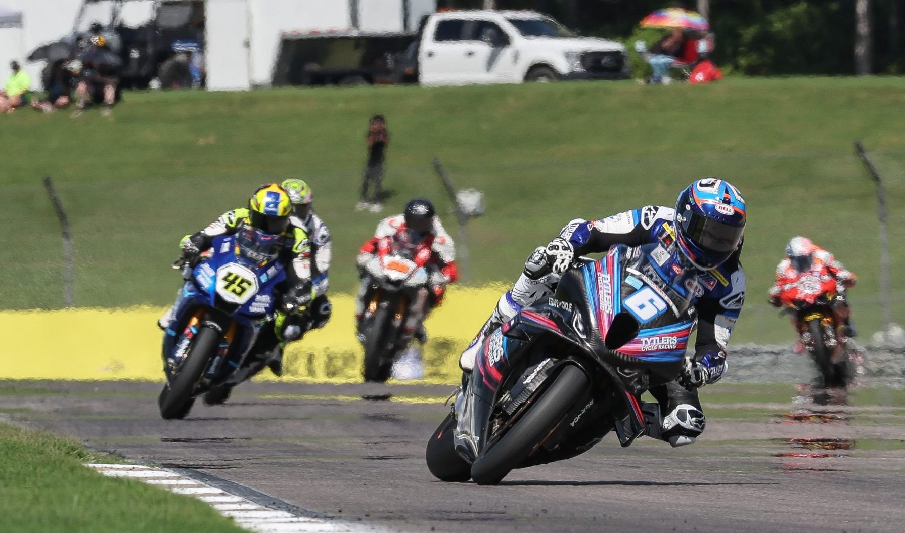 MotoAmérica SBK: Cameron Petersen resiste à pressão de Gagne