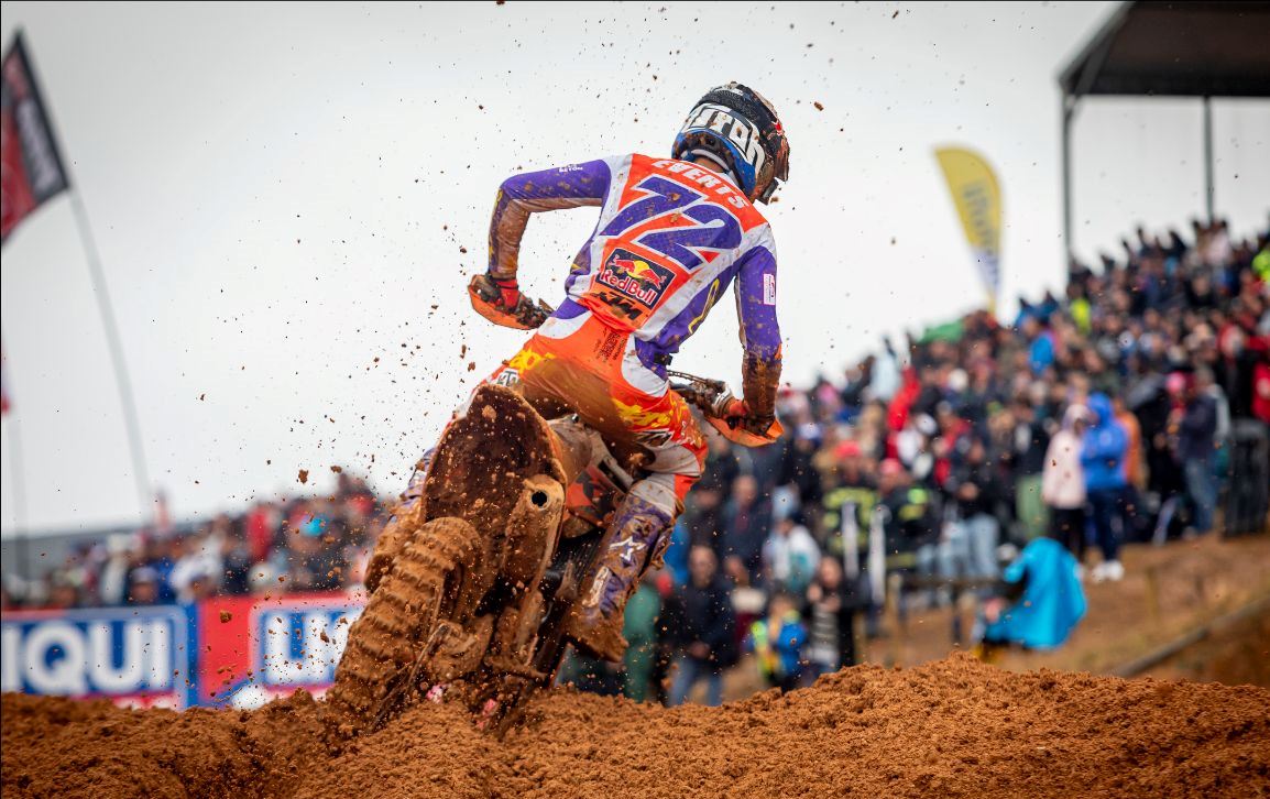 MXGP, Portugal, MX2: Liam Everts vence qualificação na lama