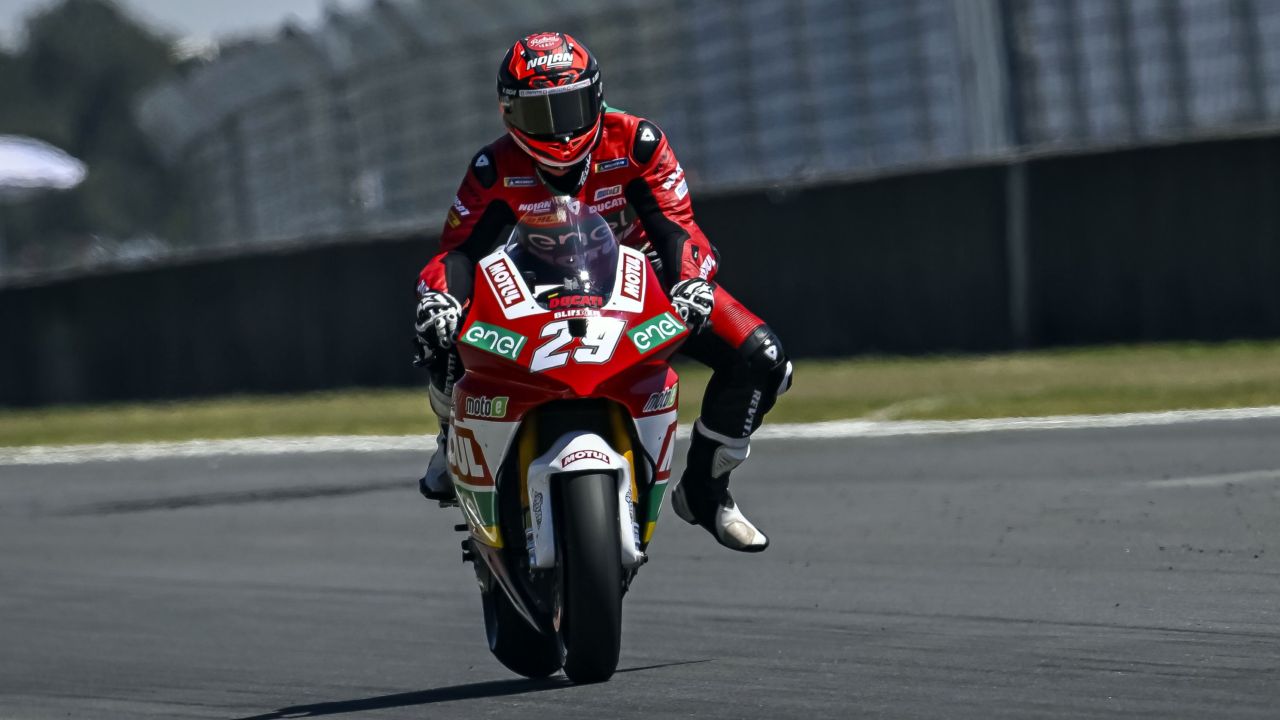 MotoE, França, Corrida 1: Spinelli vence primeira corrida do fim de semana