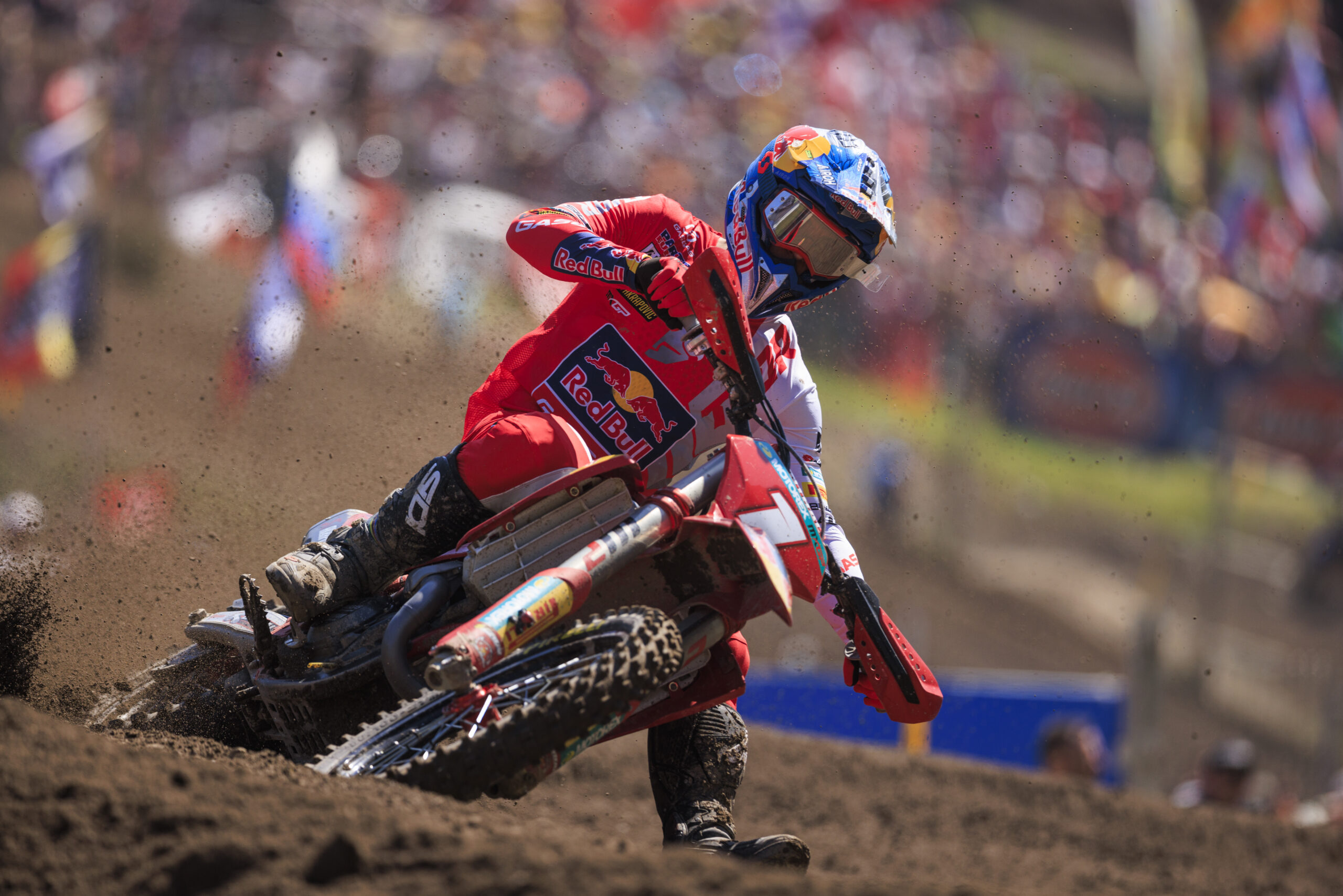 MXGP, Portugal: Prado e Kay de Wolf lideram as respectivas categorias