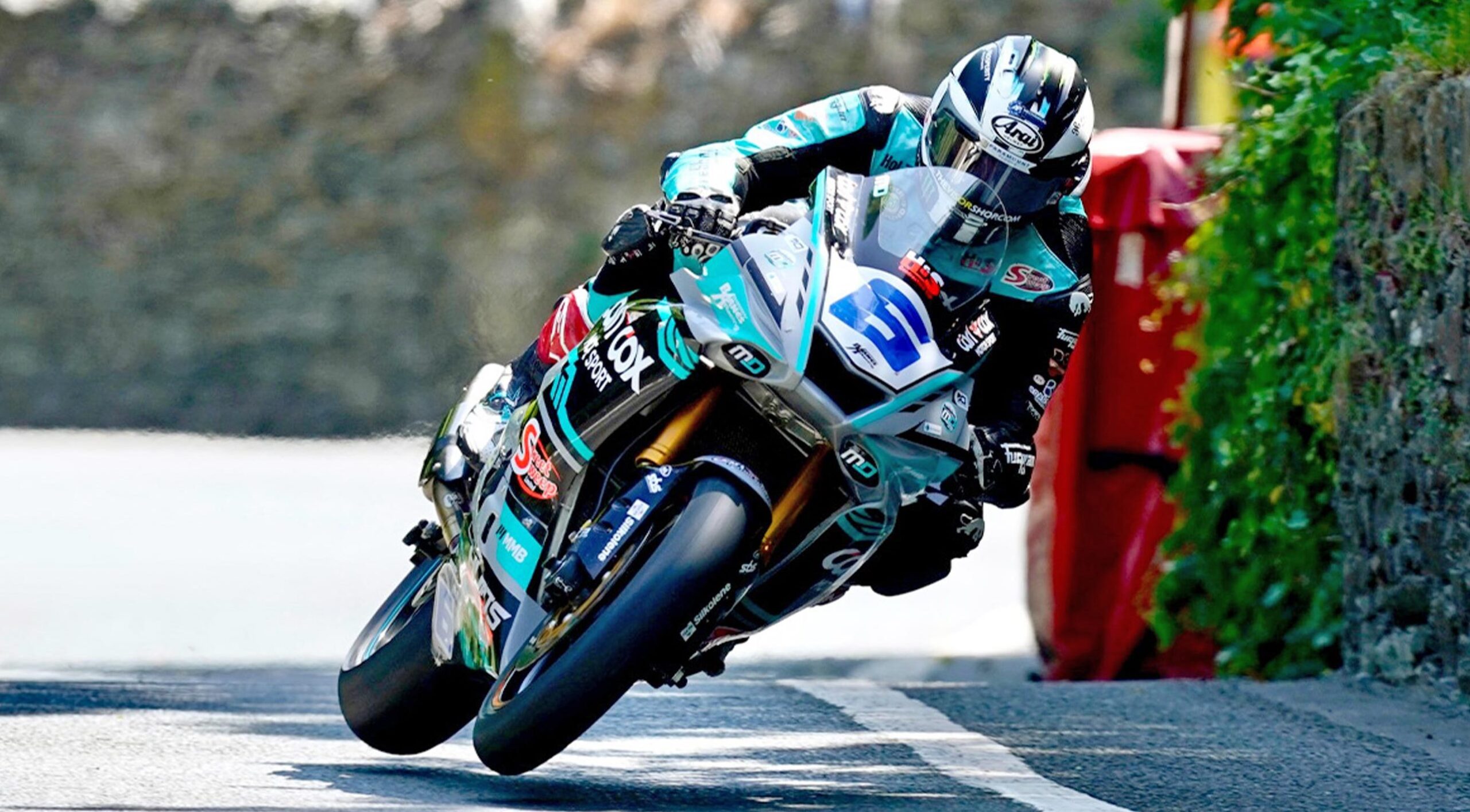 IOMTT, Supersport TT 2: O recital de Michael Dunlop continua