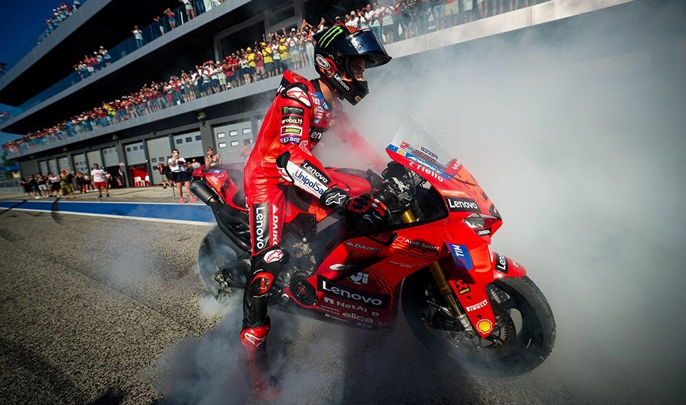 WDW, Race of Champions: Bagnaia vence, contacto entre Marquez e Bulega na última curva!