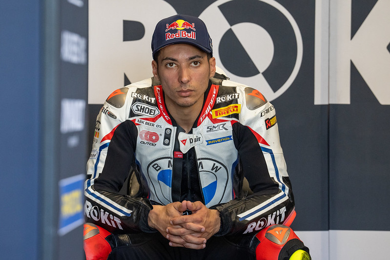 WSBK, Toprak Razgatlioglu sofre queda durante treinos privados e está em dúvida para Donington Park