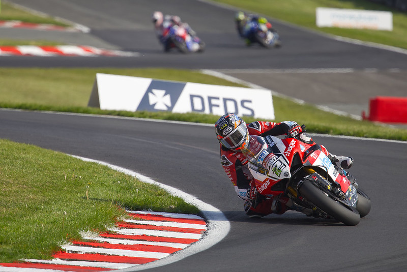 BSB, Glenn Irwin vence no domingo e vitória surpreendente de Storm Stacey no sábado