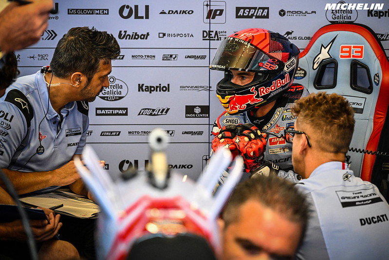 MotoGP, Marc Márquez com uma fratura no dedo da mão esquerda e uma contusão na costela direita