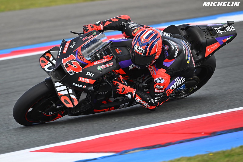 MotoGP, Maverick Viñales imparável com P1 nos treinos e volta recorde