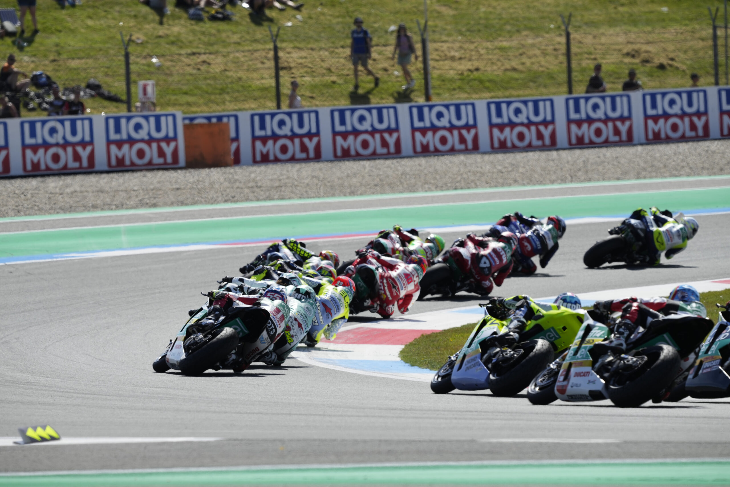 MotoE – 11 pontos dividem quatro pilotos e a corrida pelo título aquece a caminho da Alemanha