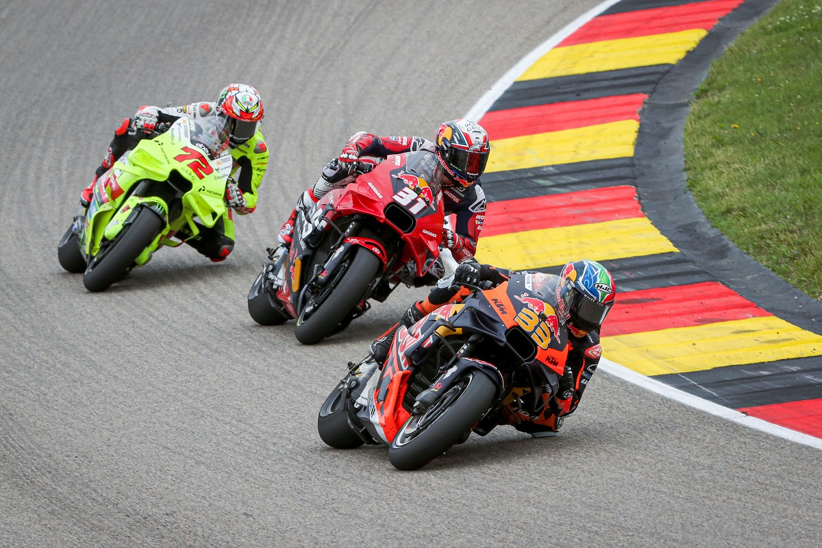 MotoGP, Brad Binder admite que Acosta “tem sido uma boa referência”