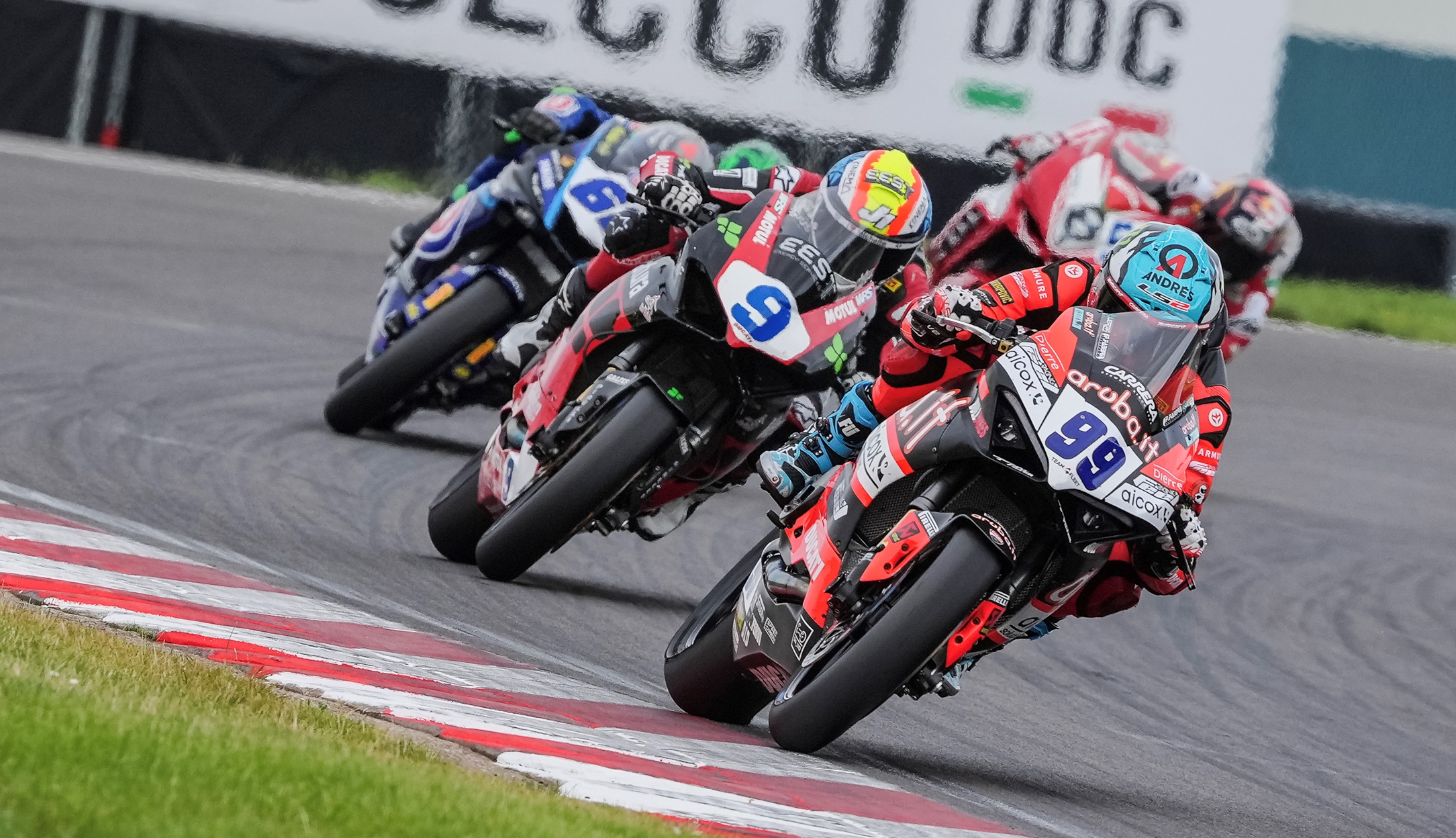 WSSP, Donington, Corrida 2: Huertas vence após penalização a Montella