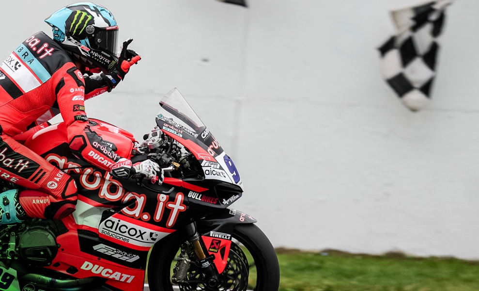 WSSP, Corrida 1, Donington: Huertas vence na frente de Manzi e Montella