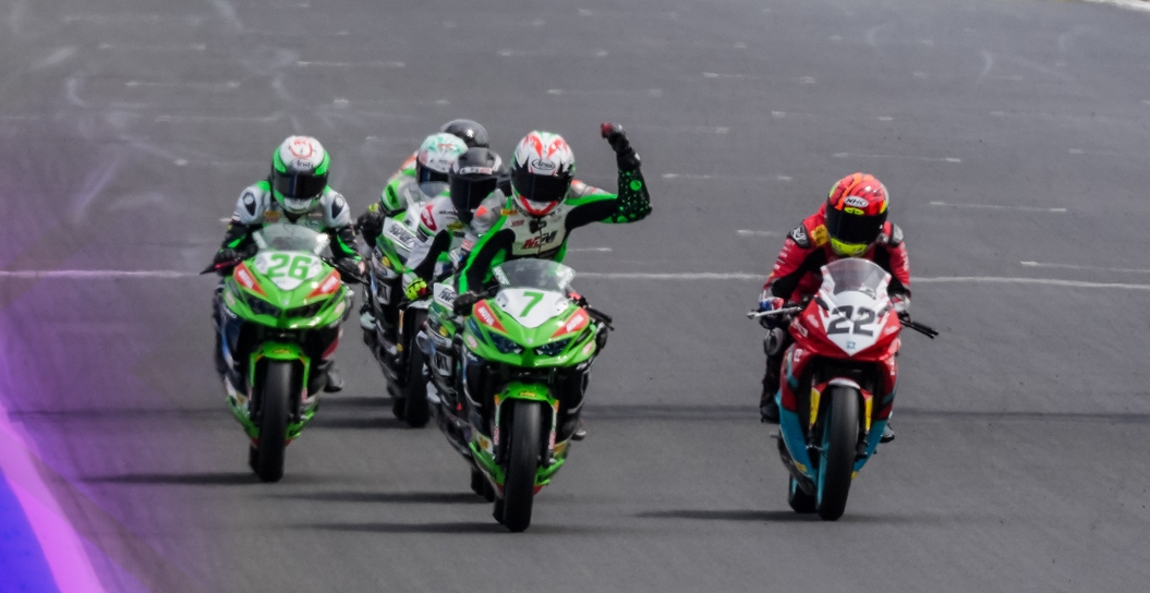 WSSP300, Most, Corrida 1: Triunfo de Veneman à frente do piloto da Kove, Marc Garcia