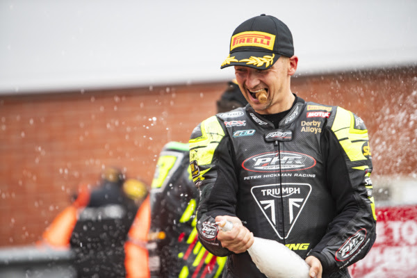 BSB: National Sportbike Championship,Richard Cooper vence em Oulton Park