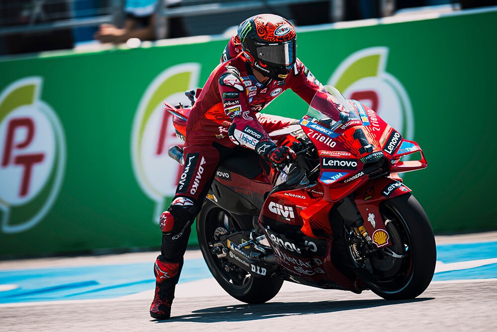 MotoGP, Tailândia Q2: Pole de Bagnaia em sessão acidentada