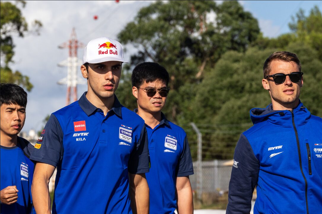 WSBK: Bahattin Sofuoglu e piloto da Yamaha privada operado com sucesso