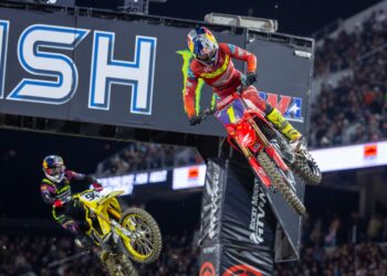 AMA Supercross, Anaheim 2: Jett Lawrence vence, Roczen é o novo líder
