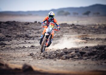 Dakar 2025: Luciano Benavides vence etapa maratona!