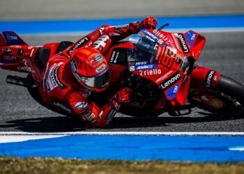 MotoGP, Tailândia, TL1: Marc Márquez lidera primeiro treino livre