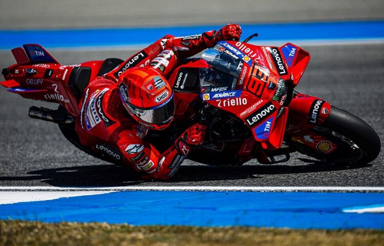 MotoGP, Tailândia, TL1: Marc Márquez lidera primeiro treino livre