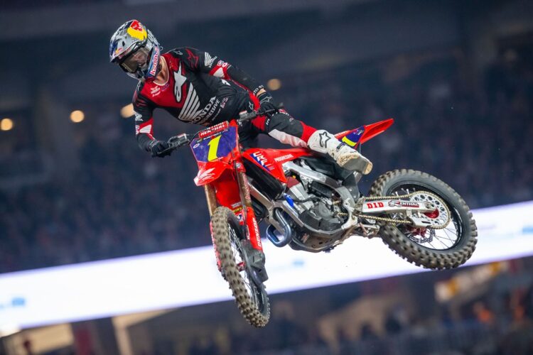 AMA Supercross: Jett Lawrence vai ser operado ao joelho direito