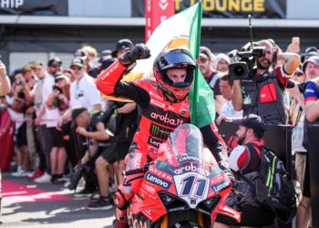 WSBK Austrália, Corrida 1: Toprak impotente para travar caminhada triunfal de Bulega