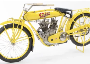 Cyclone bicilíndrica de 1915 é a moto mais valiosa a ser leiloada no mundo