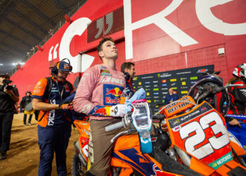 AMA Supercross 250: Jordon Smith celebra vitória histórica da Triumph