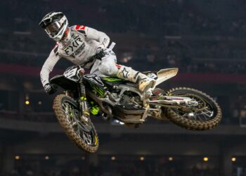 AMA Supercross 250: Jordon Smith celebra vitória histórica da Triumph