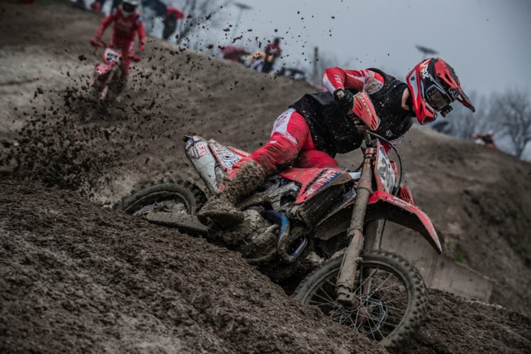 MX1: Domínio de Tim Gajser no inferno de Mantova