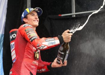 MotoGP, Sprint: Triunfo de gala de Marc Márquez, Oliveira atirado ao tapete por Aldeguer